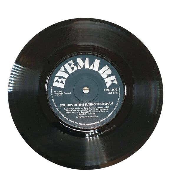 Flying Scotsman History of Famous Engine in Words Pictures & Sounds with Vinyl - Picture 5 of 9